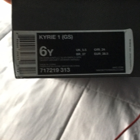 Kyrie 1 “flytrap size 6 youth - Picture 7 of 8